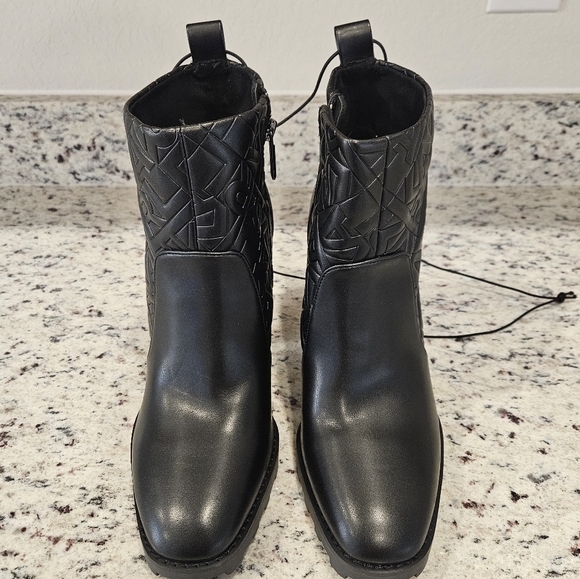 PRICE DROP! KARL LAGERFELD Booties, chunky heel “Petrie” black rounded toe 8.5 - Picture 3 of 4